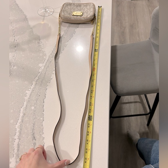 Michael Kors Beige MK Logo Jet Set Crossbody small compact bag - Picture 5 of 10